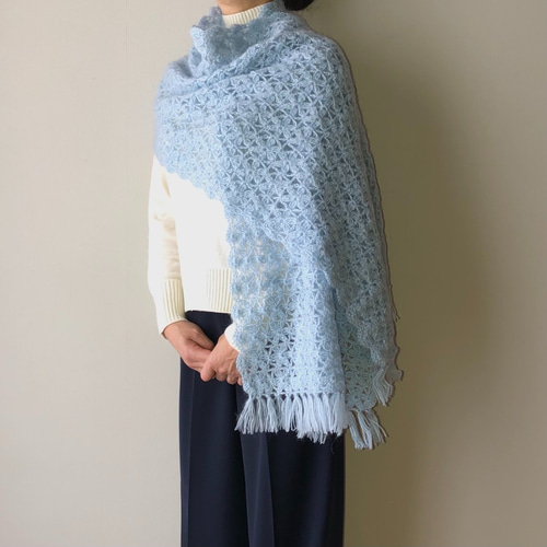 受注製作】モヘアのふんわり軽～い大判ショール【ブルー花編み