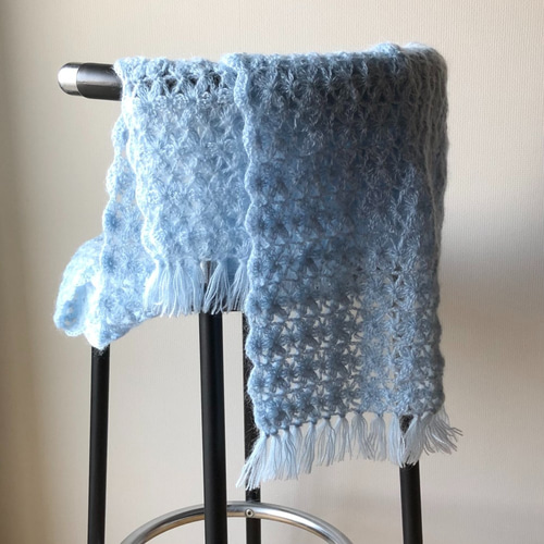 受注製作】モヘアのふんわり軽～い大判ショール【ブルー花編み
