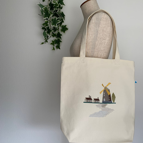折り紙刺繍トートバッグ 折り鶴・紙飛行機 内ポケット付き オーガニックコットン ／エコバッグにも最適 トートバッグ 折々  通販｜Creema(クリーマ) 7849420