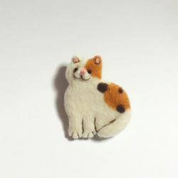 羊毛フェルト　三毛猫ちゃんのブローチ　天然石の瞳 2枚目の画像