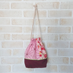 【送料無料】ピンクの巾着袋 布バッグ 布小物 麻の葉柄 小物入れ 和雑貨 和柄 2枚目の画像