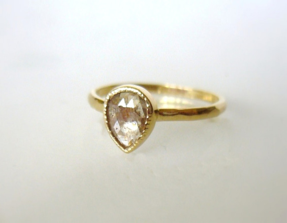 ナチュラルダイヤモンドの指輪(ベージュ) 1枚目の画像