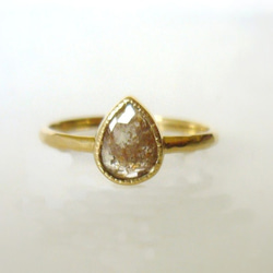 ナチュラルダイヤモンドの指輪(ベージュ) 2枚目の画像