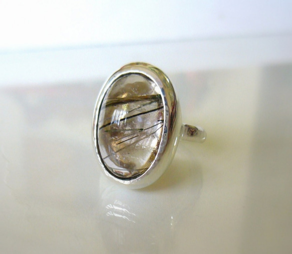 2つのインクルージョンのクォーツの指輪 1枚目の画像