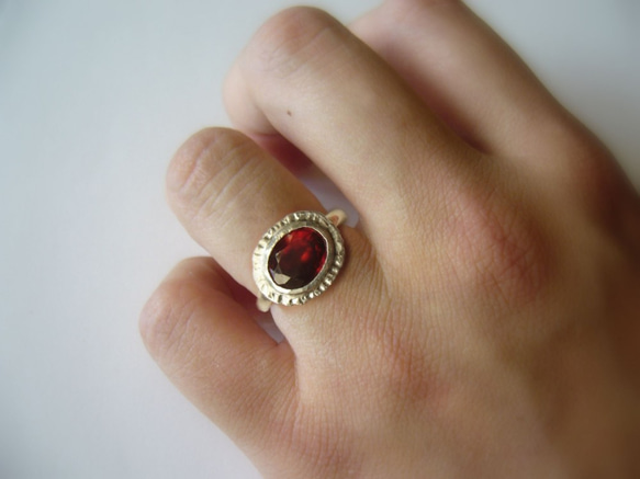 ヘソナイトガーネットの指輪 5枚目の画像