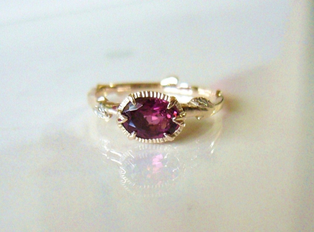 ロードライトガーネットと植物のK10の指輪