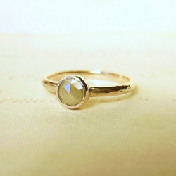天然ダイアモンドの指輪(シルバーグレー) 1枚目の画像