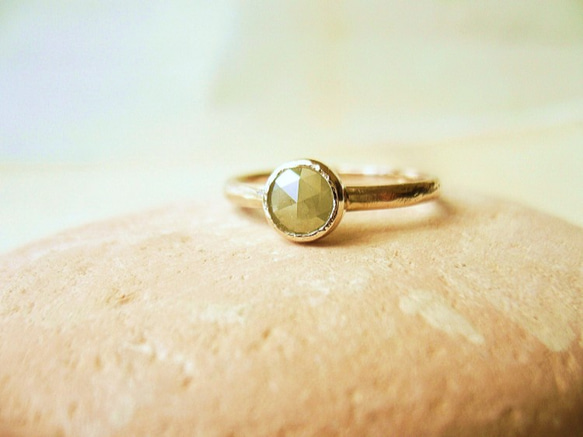 天然ダイアモンドの指輪(シルバーグレー) 2枚目の画像