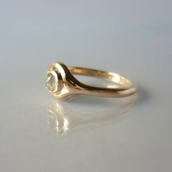 ナチュラルダイヤと小さいリーフのK10の指輪 4枚目の画像