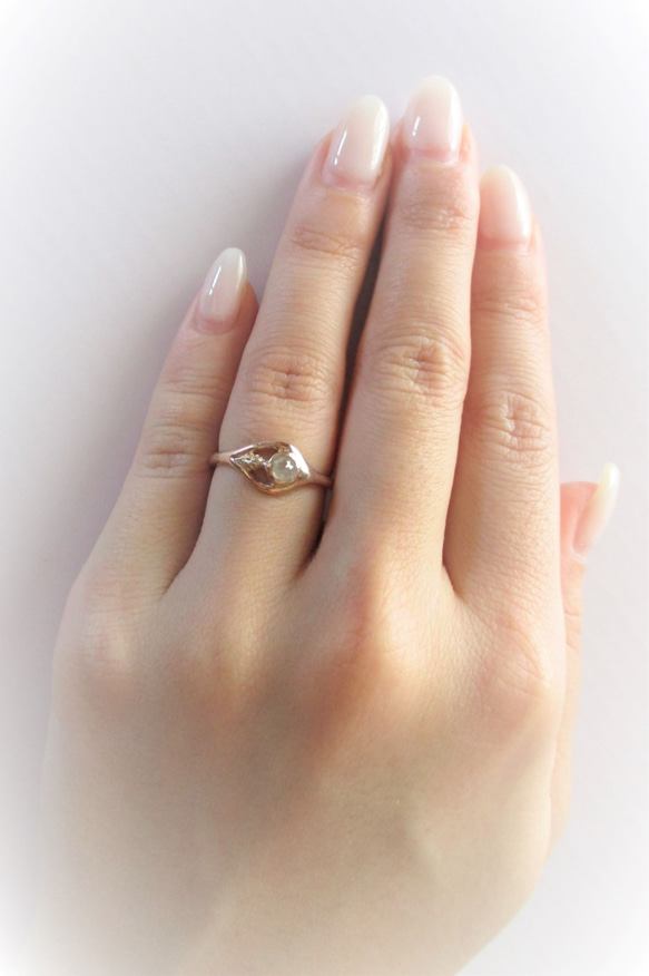 ナチュラルダイヤと小さいリーフのK10の指輪 5枚目の画像