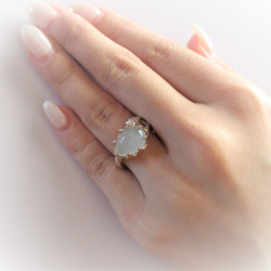 ホワイトブルーアクアマリンのミルククラウンの指輪 5枚目の画像