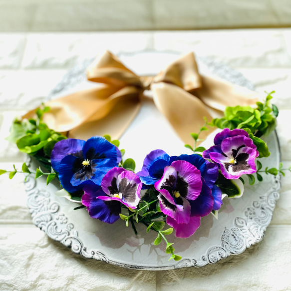紫パンジーのハーフリース　アーティフィシャルフラワー　プレゼント　フラワーギフト　誕生日　結婚祝い　出産祝い　新築祝い 2枚目の画像