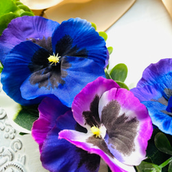 紫パンジーのハーフリース　アーティフィシャルフラワー　プレゼント　フラワーギフト　誕生日　結婚祝い　出産祝い　新築祝い 4枚目の画像