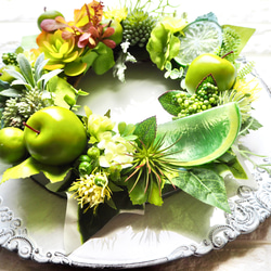 ライムと青リンゴのボタニカルリース　アーティフィシャルフラワー　誕生日  結婚祝い　プレゼント　多肉植物　お中元　夏 2枚目の画像