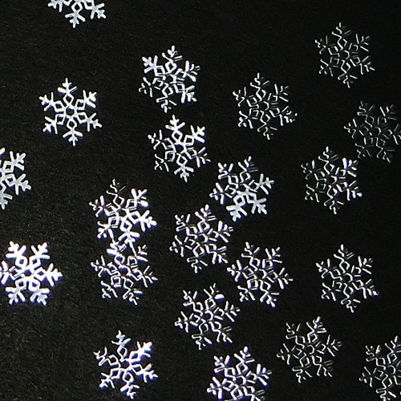 メタルパーツ　雪の結晶H（シルバー30枚セット）★レジン＆ネイルに使える封入素材 1枚目の画像