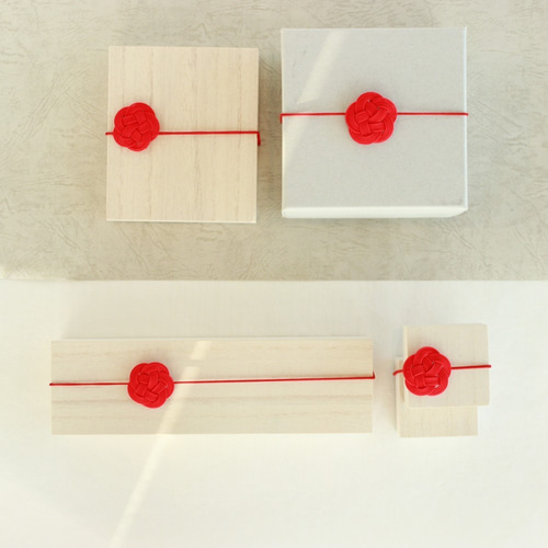 母の日のラッピングに♪みんなが好きな色の赤い梅結びゴム ラッピング