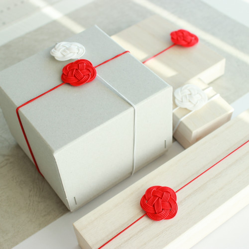 母の日のラッピングに♪みんなが好きな色の紅白の梅結びゴム