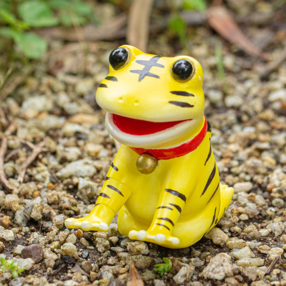 縁起の良い虎柄カエルの置物（とらけろ） その他置物 さすらい堂 通販