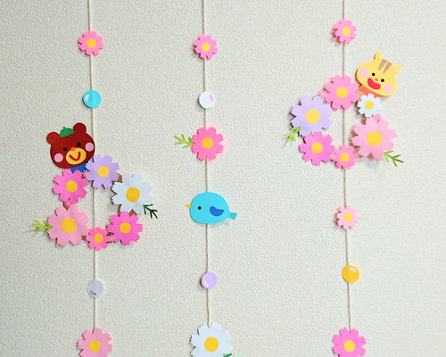 壁面飾り』 秋 コスモスの吊るし飾り りす 保育 その他アート hayashi