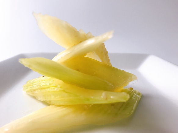 【香るキムチ】ベリーズ産グリーンハバネロ使用、ザク切りセロリキムチ（葉入り） 3枚目の画像