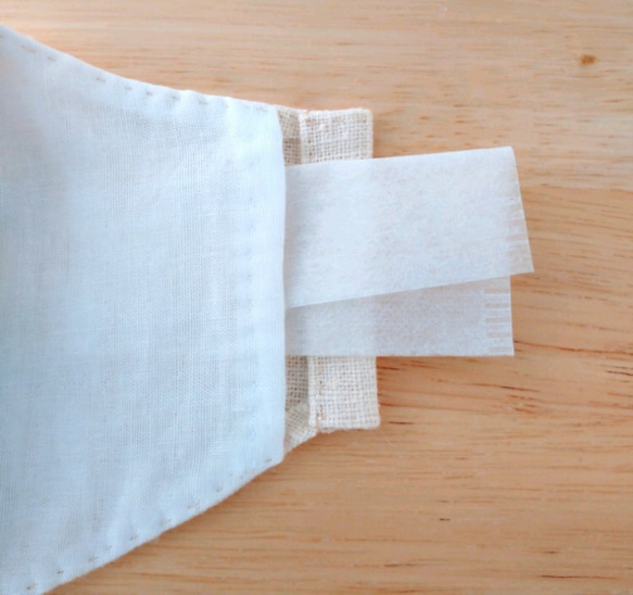 【手縫い】おでかけ おしゃれ秋冬マスク(立体) フィルターポケット付き　Mサイズ(クリーム・バラ) 4枚目の画像