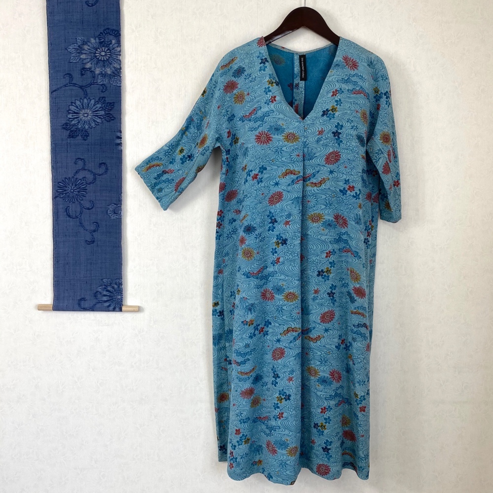 縮緬　クラシックブルー　花柄　ワンピース　着物リメイク　アップサイクル