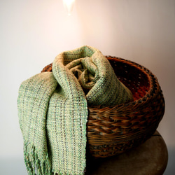 敬老の日の贈り物に♡ふんわり手織りのシルクマフラー 2枚目の画像
