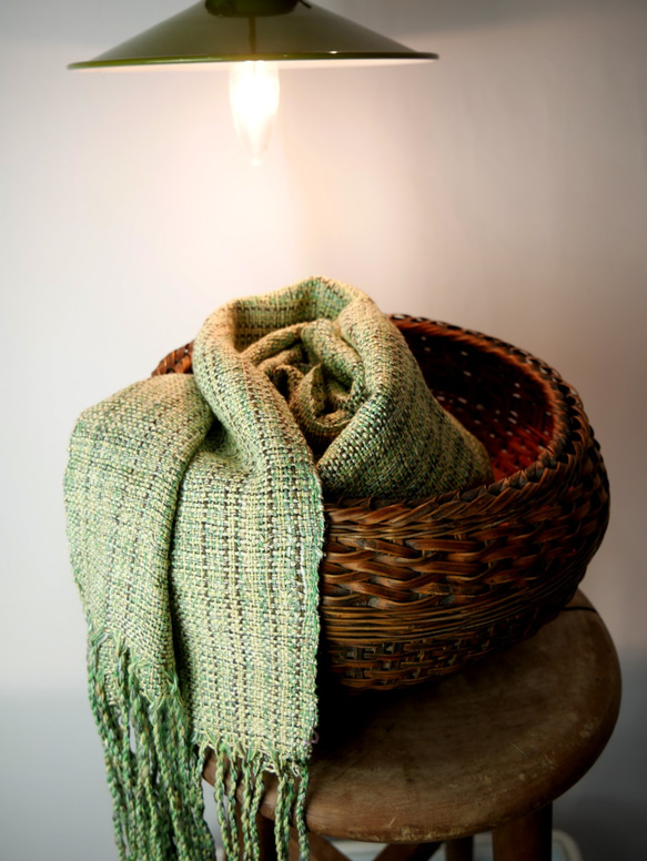 敬老の日の贈り物に♡ふんわり手織りのシルクマフラー 2枚目の画像