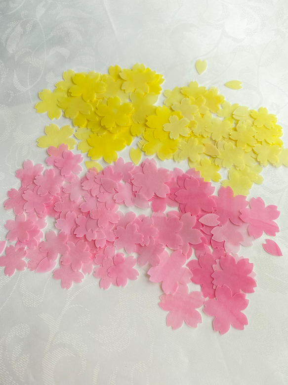 桜L・Mサイズ ほんのり透けるペーパーフレーク【ピンク×黄色】クラフトパンチ　アルバム、色紙やラッピングに 3枚目の画像