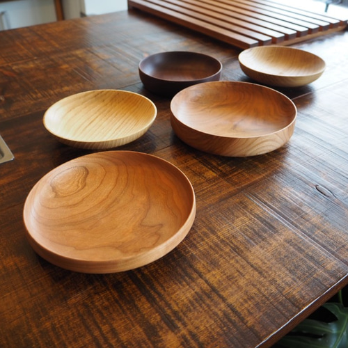 新商品「木のお皿（小）」の紹介です。：新着情報 | 無垢材家具
