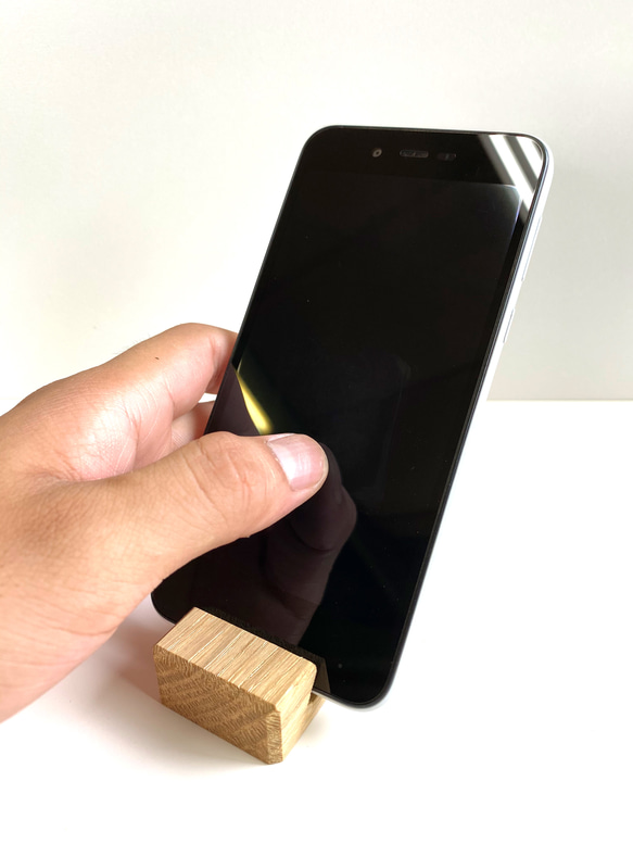 立てたまま操作が出来るスマホスタンド スマホスタンド・スマホ