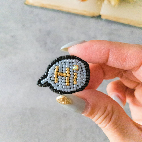 ビーズ刺繍のピンバッジ　吹き出し　他のブローチとの複数使いも可愛い　男性にもオススメのタックピン　父の日 2枚目の画像