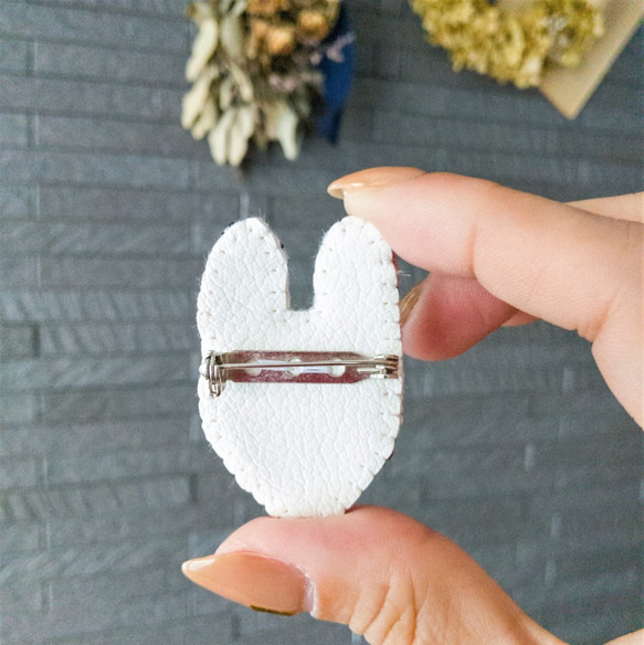 フレブルブローチ♡パイド　おしゃれで愛嬌たっぷり！ビーズ刺繍のフレンチブルドッグ　フレンチブルドック 4枚目の画像