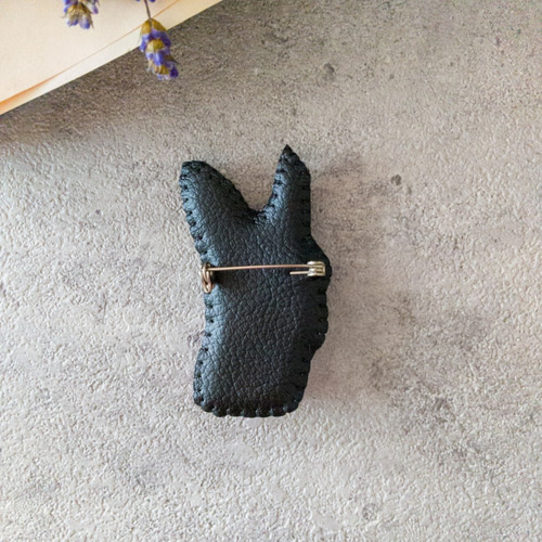 ボストンテリアのブローチ ビーズ刺繍 おしゃれな男性にも