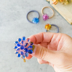 しずく型チェコビーズのヘアゴム/ポニーフック　艶々可愛いヘアアクセサリー　ビーズ刺繍　クリア　ドロップ型 3枚目の画像