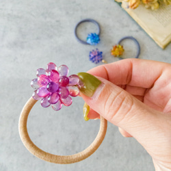 しずく型チェコビーズのヘアゴム/ポニーフック　艶々可愛いヘアアクセサリー　ビーズ刺繍　クリア　ドロップ型 4枚目の画像