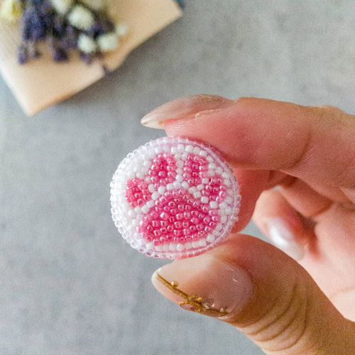 ワンちゃんズ ピンバッジ ビーズ 刺繍 ハンドメイド