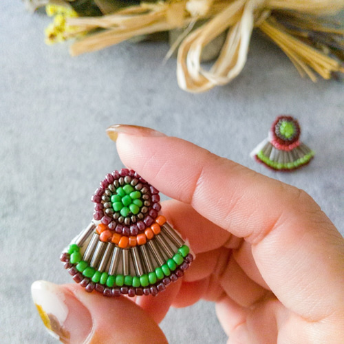 特集掲載】エスニックなビーズ刺繍ピアス/イヤリング(茶系） アジアン