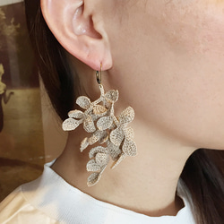 片耳)植物ピアス(beige)/イヤリング ピアス（フック・チェーン） 旅