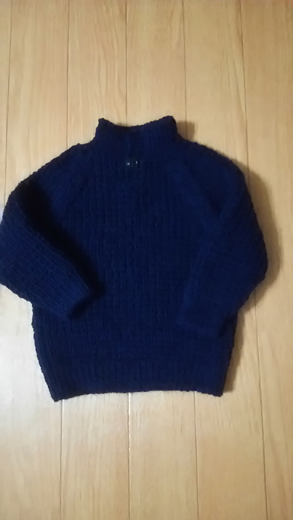 ベビーの手編みのセーター 2枚目の画像