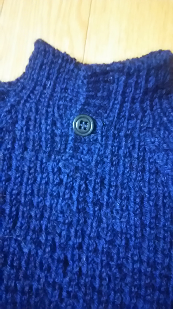 ベビーの手編みのセーター 3枚目の画像