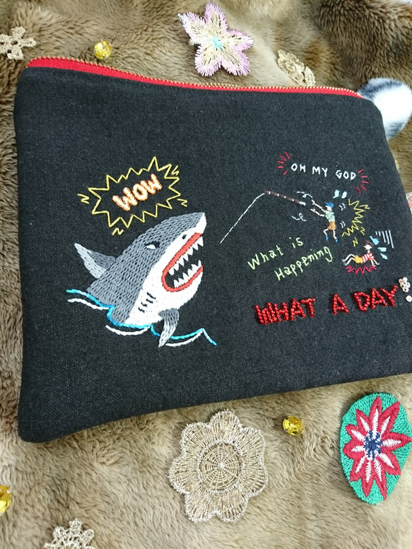 サメが来た❗dangerous☆ サメ☆ 刺繍☆ ポーチ♥️ハロー