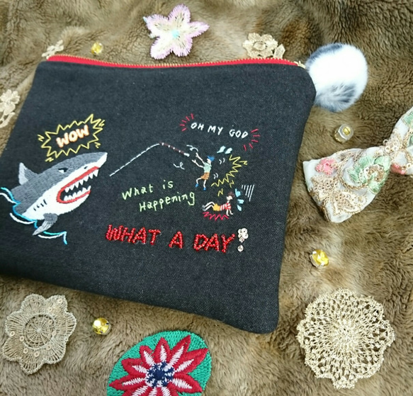 サメが来た❗dangerous☆ サメ☆ 刺繍☆ ポーチ♥️ハローサーカス 3枚目の画像