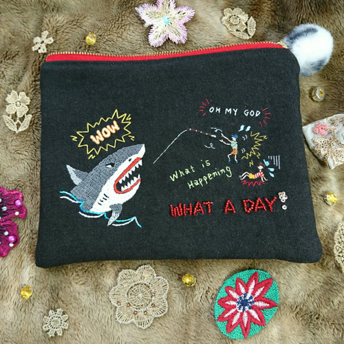 サメが来た❗dangerous☆ サメ☆ 刺繍☆ ポーチ♥️ハロー