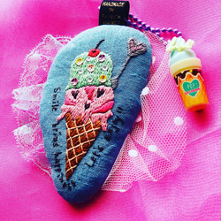 アイスクリーム刺繍キーホルダー☆ハローサーカス 2枚目の画像