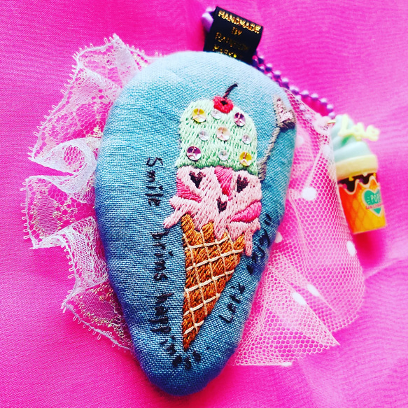 アイスクリーム刺繍キーホルダー☆ハローサーカス 3枚目の画像