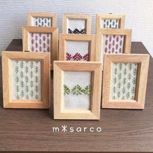 刺繍の壁飾り 置物 インテリア モダン おしゃれ 連続模様 シンプル