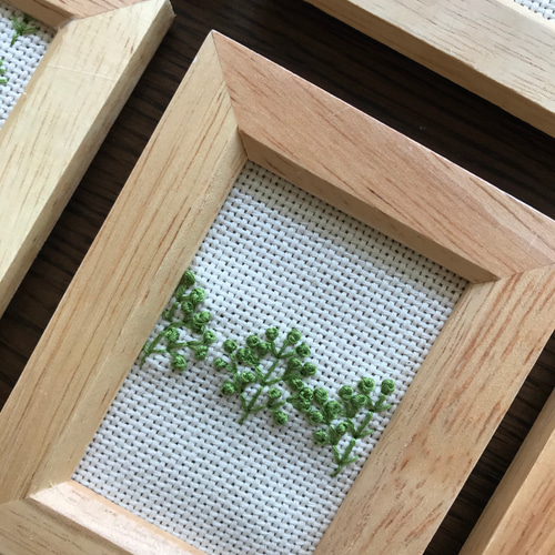 刺繍の壁飾り 置物 インテリア モダン おしゃれ 連続模様 シンプル