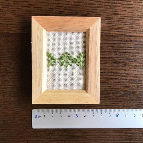 刺繍の壁飾り 置物 インテリア モダン おしゃれ 連続模様 シンプル