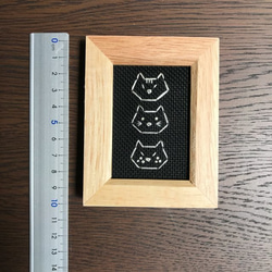 インテリア ミニ刺繍フレーム（猫とお魚）壁掛け　インテリア 　壁飾り　玄関　置物　子供部屋　キッチン　猫好き 2枚目の画像